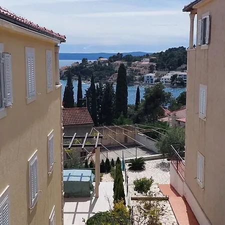 Poseidon سومارتين